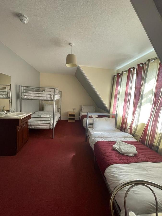 St Nicholas Hotel ハーロウ エクステリア 写真