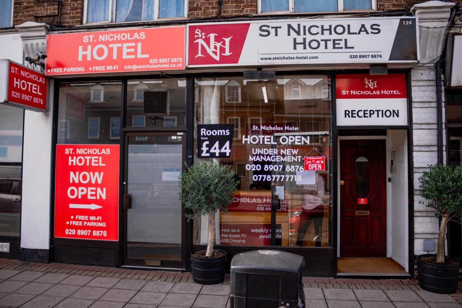 St Nicholas Hotel ハーロウ エクステリア 写真